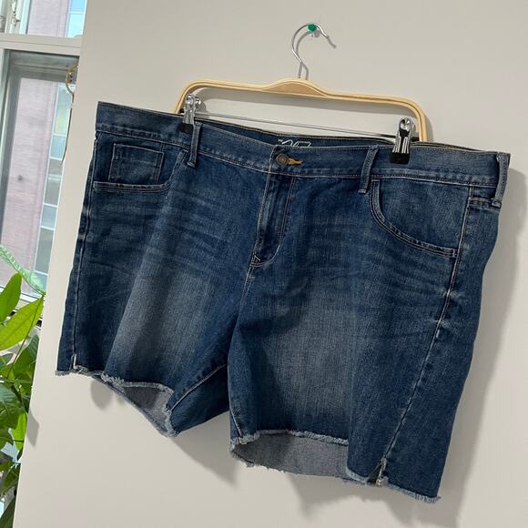 Old Navy Flirt Jean Shorts Size 20 - Picture 4 of 5